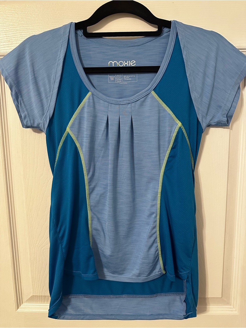 Women's Light Blue Moxie cycling pullover top size small